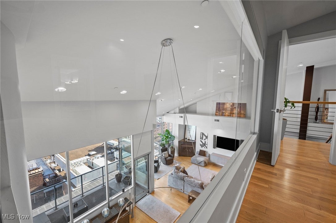 Cleveland, Ohio, 44113, United States, 2 Bedrooms Bedrooms, ,3 BathroomsBathrooms,Residential,Active,1839749