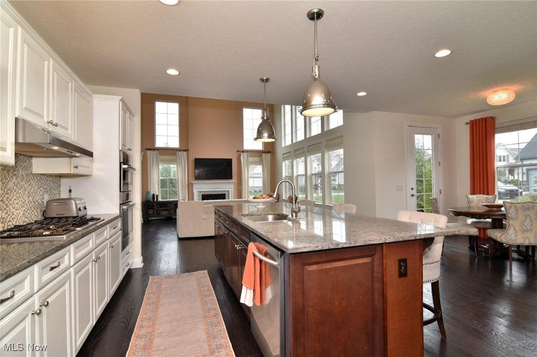 Chagrin Falls, Ohio, 44023, United States, 5 Bedrooms Bedrooms, ,5 BathroomsBathrooms,Residential,Active,1929410