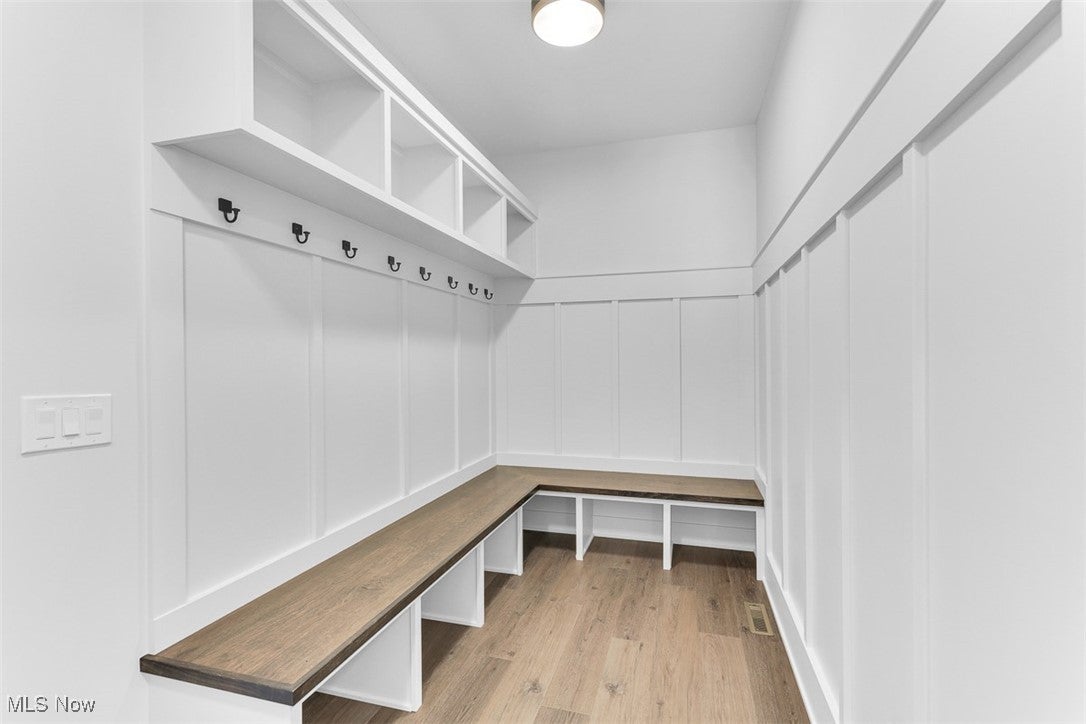 Aurora, Ohio, 44202, United States, 4 Bedrooms Bedrooms, ,4 BathroomsBathrooms,Residential,Active,2009163