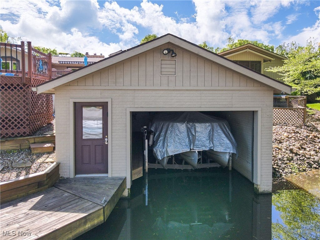 Roaming Shores, Ohio, 44084, United States, ,5 BathroomsBathrooms,Residential,Active,1820347