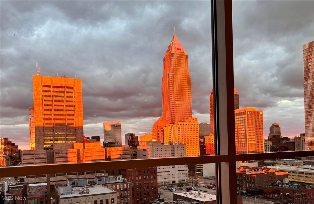 Cleveland, Ohio, 44113, United States, 2 Bedrooms Bedrooms, ,3 BathroomsBathrooms,Residential,Active,1839749