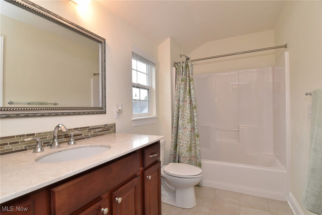 Chagrin Falls, Ohio, 44023, United States, 5 Bedrooms Bedrooms, ,5 BathroomsBathrooms,Residential,Active,1929410