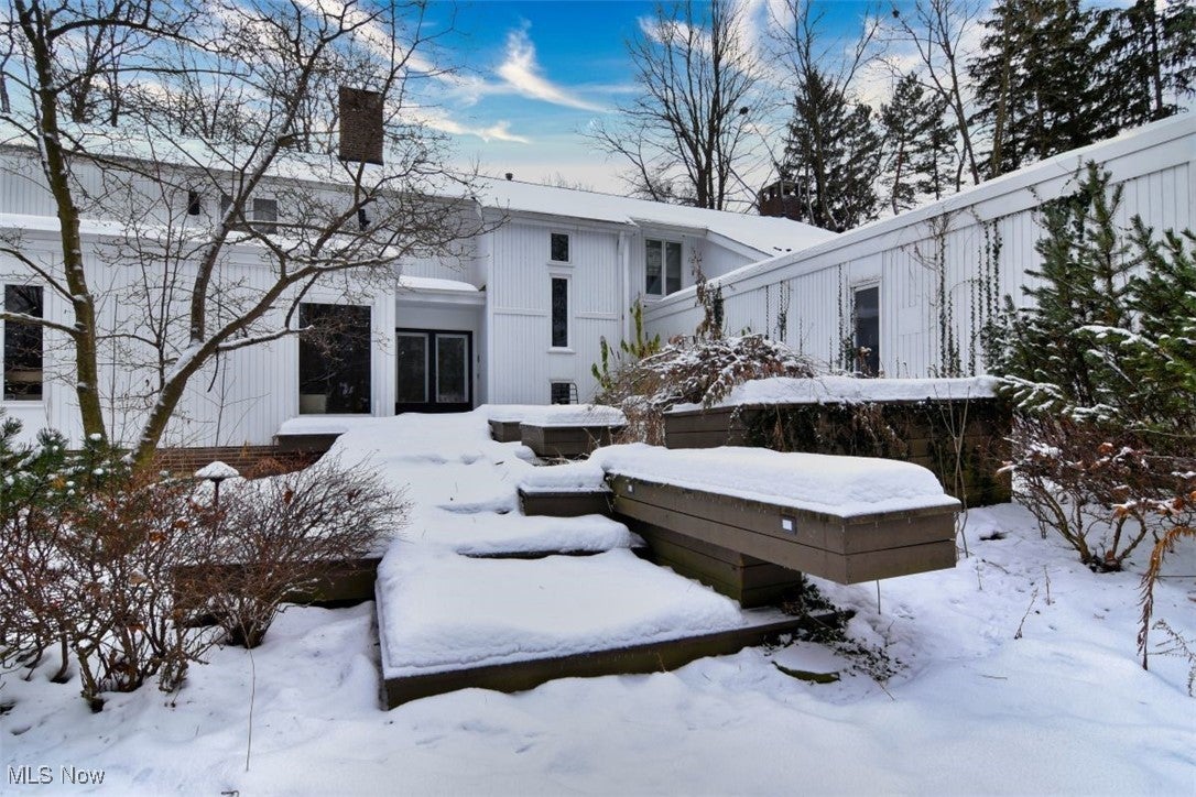 Shaker Heights, Ohio, 44122, United States, 4 Bedrooms Bedrooms, ,5 BathroomsBathrooms,Residential,Contingent,2007147