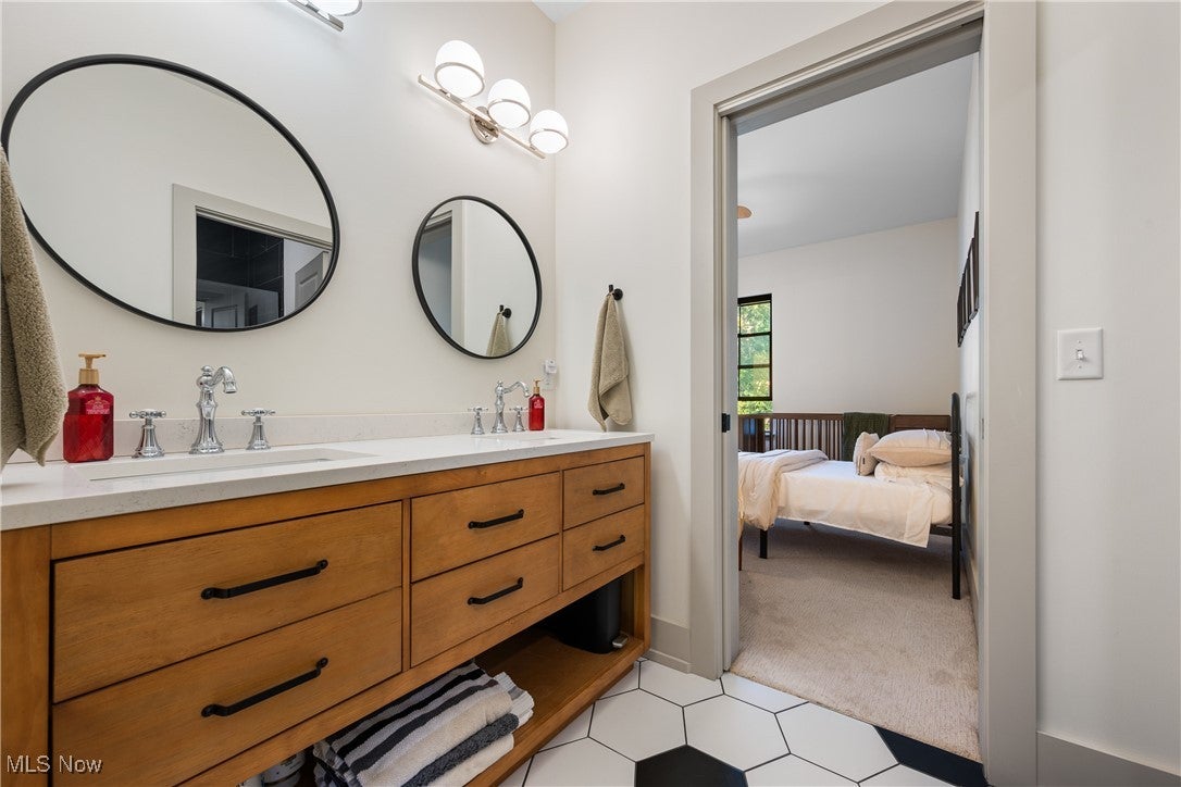 New Franklin, Ohio, 44216, United States, 6 Bedrooms Bedrooms, ,6 BathroomsBathrooms,Residential,Active,1989782