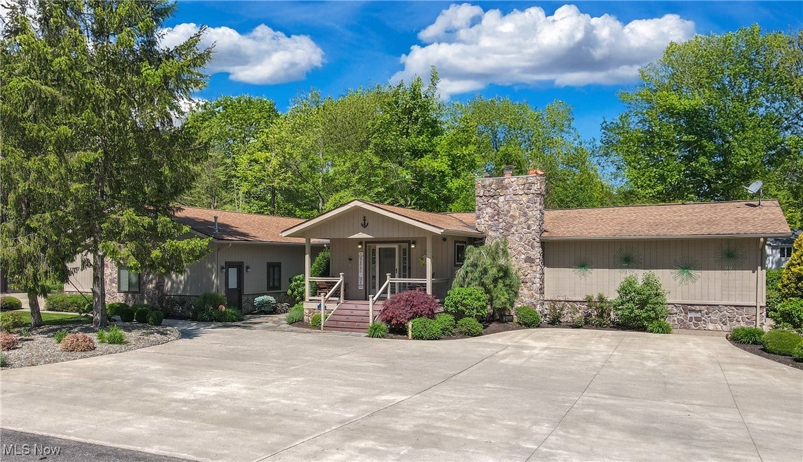 Roaming Shores, Ohio, 44084, United States, ,5 BathroomsBathrooms,Residential,Active,1820347