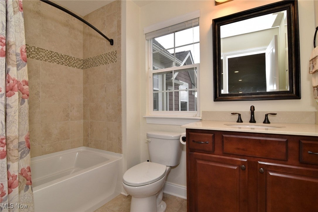 Chagrin Falls, Ohio, 44023, United States, 5 Bedrooms Bedrooms, ,5 BathroomsBathrooms,Residential,Active,1929410
