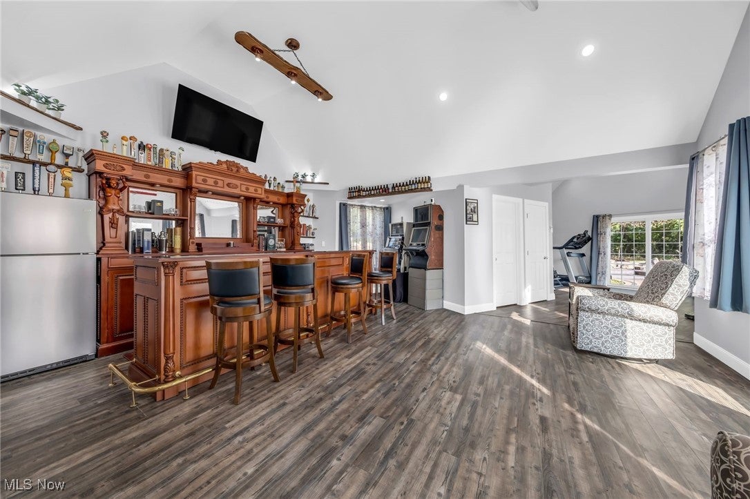 Amherst, Ohio, 44001, United States, 9 Bedrooms Bedrooms, ,6 BathroomsBathrooms,Residential,Active,1941346