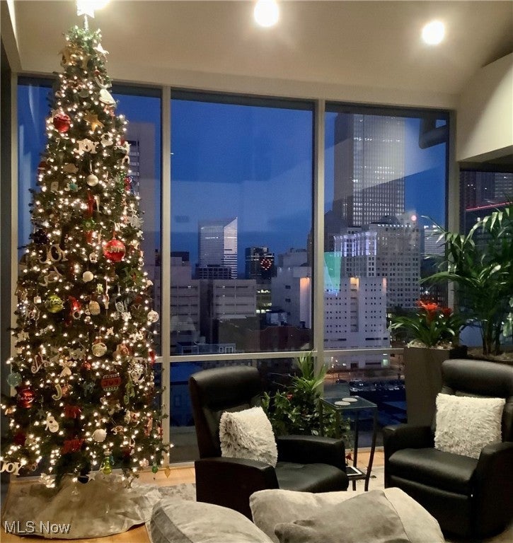 Cleveland, Ohio, 44113, United States, 2 Bedrooms Bedrooms, ,3 BathroomsBathrooms,Residential,Active,1839749