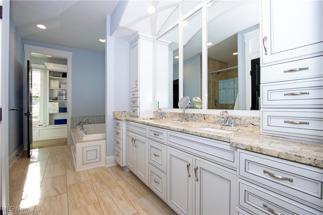 Wooster, Ohio, 44691, United States, 5 Bedrooms Bedrooms, ,5 BathroomsBathrooms,Residential,Active,1968098