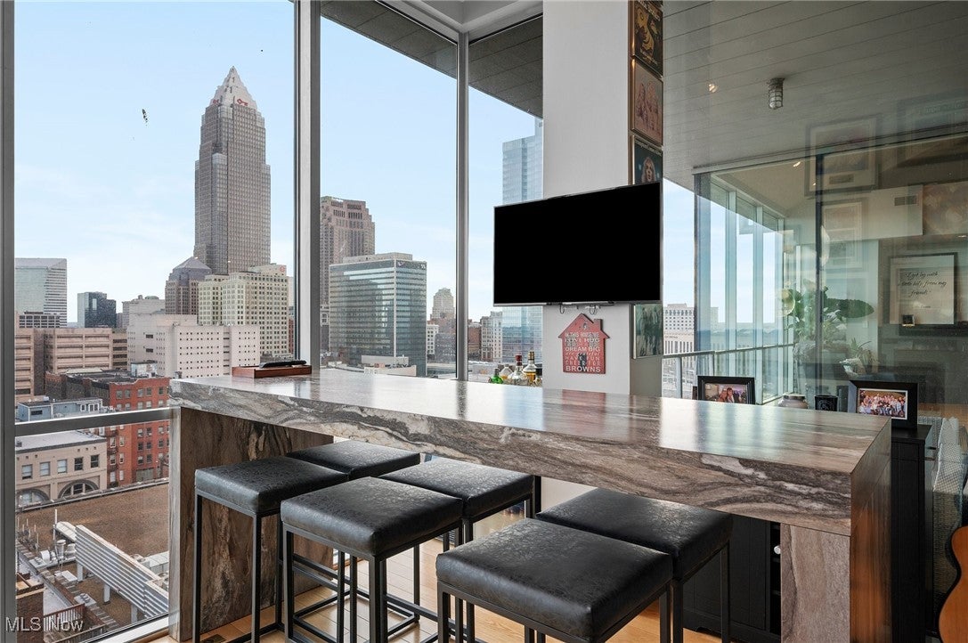 Cleveland, Ohio, 44113, United States, 2 Bedrooms Bedrooms, ,3 BathroomsBathrooms,Residential,Active,1839749