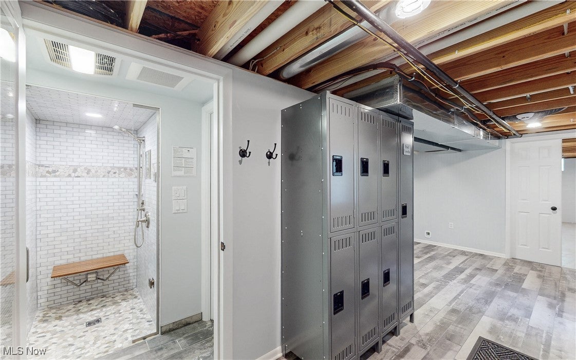 Roaming Shores, Ohio, 44084, United States, ,5 BathroomsBathrooms,Residential,Active,1820347