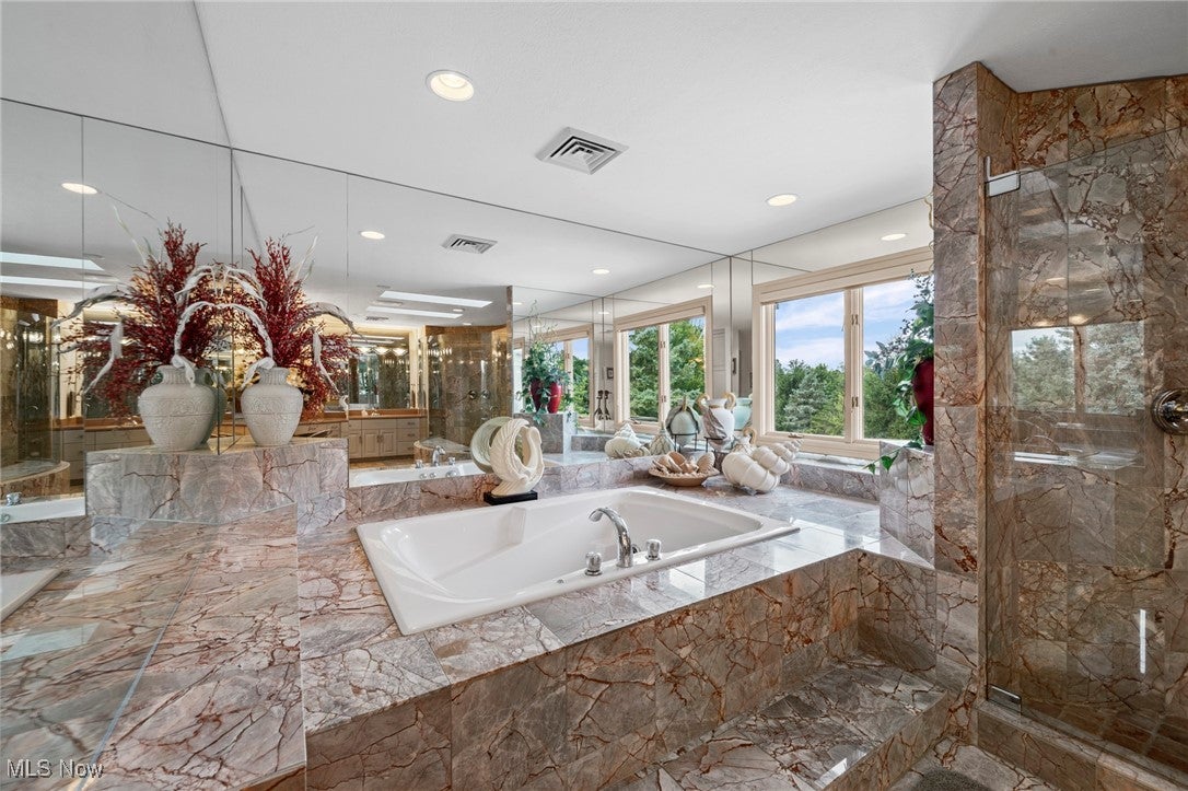 Richfield, Ohio, 44286, United States, 8 Bedrooms Bedrooms, ,9 BathroomsBathrooms,Residential,Active,1919074
