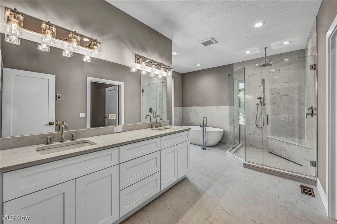 Shaker Heights, Ohio, 44122, United States, 6 Bedrooms Bedrooms, ,5 BathroomsBathrooms,Residential,Active,1909081