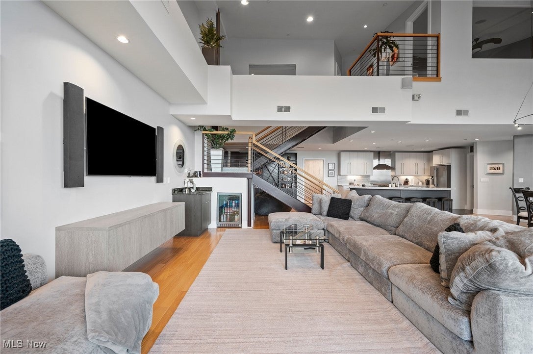 Cleveland, Ohio, 44113, United States, 2 Bedrooms Bedrooms, ,3 BathroomsBathrooms,Residential,Active,1839749