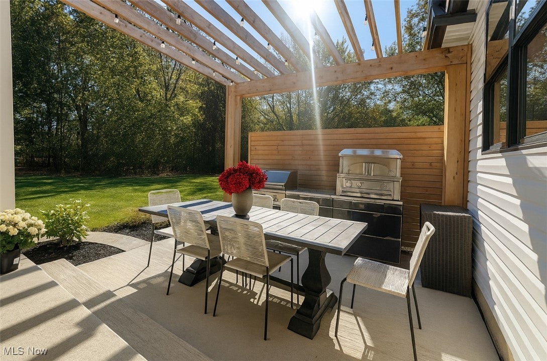 Westlake, Ohio, 44145, United States, 5 Bedrooms Bedrooms, ,6 BathroomsBathrooms,Residential,Active,1988431