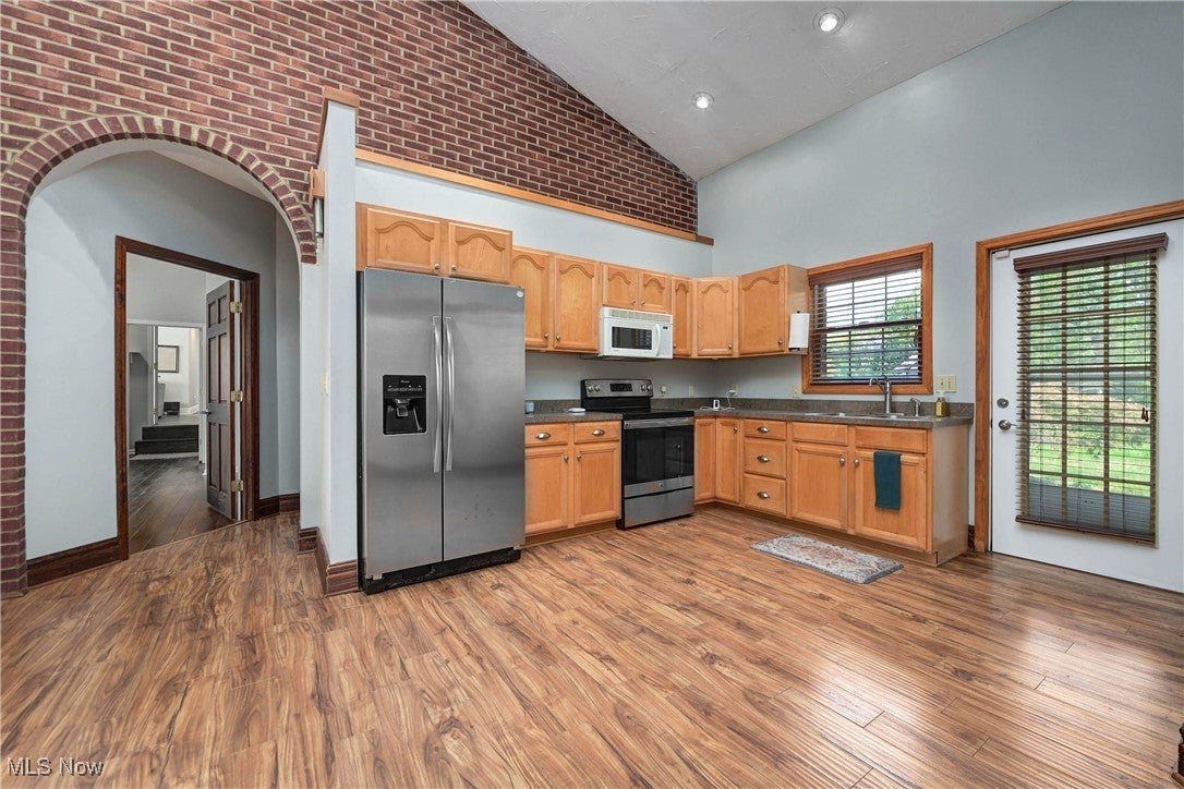 Amherst, Ohio, 44001, United States, 9 Bedrooms Bedrooms, ,6 BathroomsBathrooms,Residential,Active,1941346