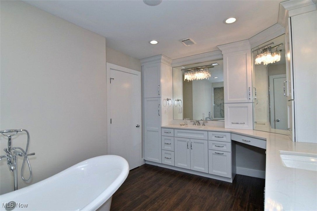 Shaker Heights, Ohio, 44122, United States, 4 Bedrooms Bedrooms, ,5 BathroomsBathrooms,Residential,Contingent,2007147