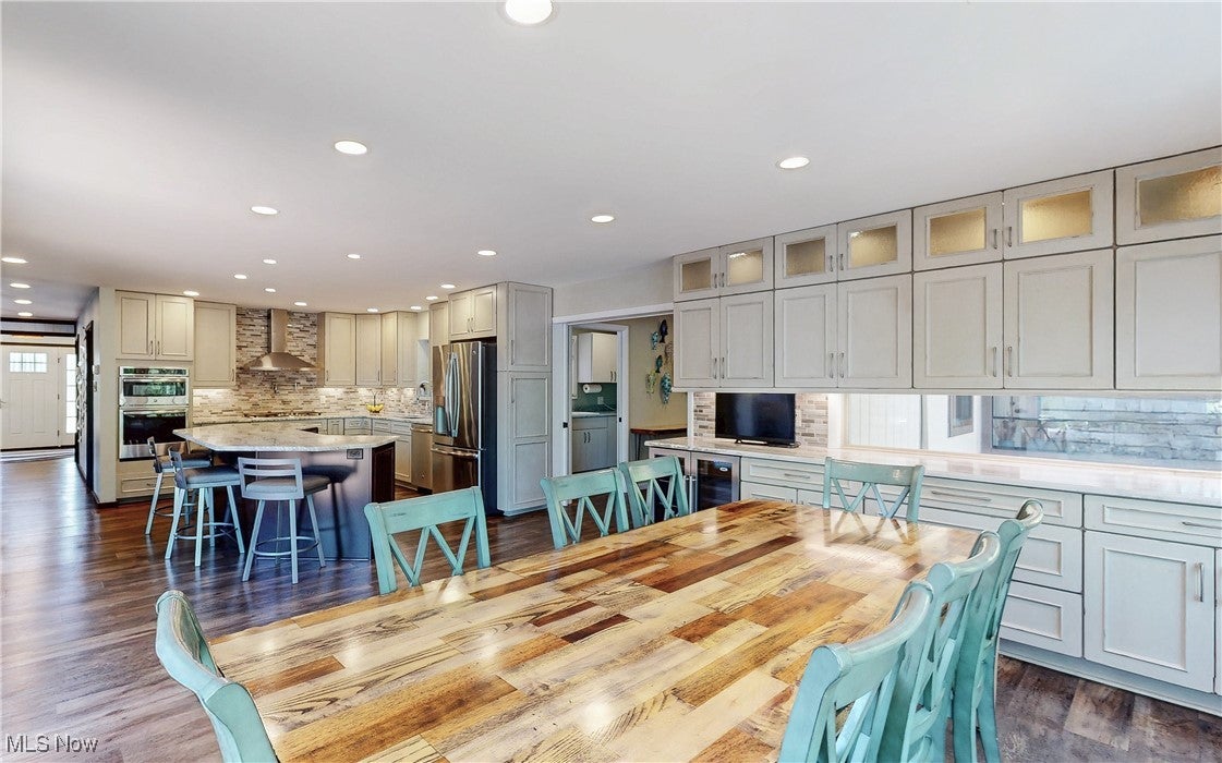 Roaming Shores, Ohio, 44084, United States, ,5 BathroomsBathrooms,Residential,Active,1820347