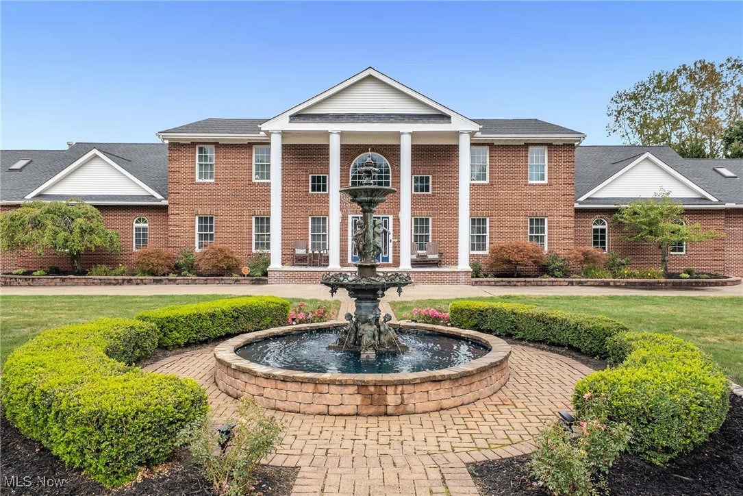 Amherst, Ohio, 44001, United States, 9 Bedrooms Bedrooms, ,6 BathroomsBathrooms,Residential,Active,1941346