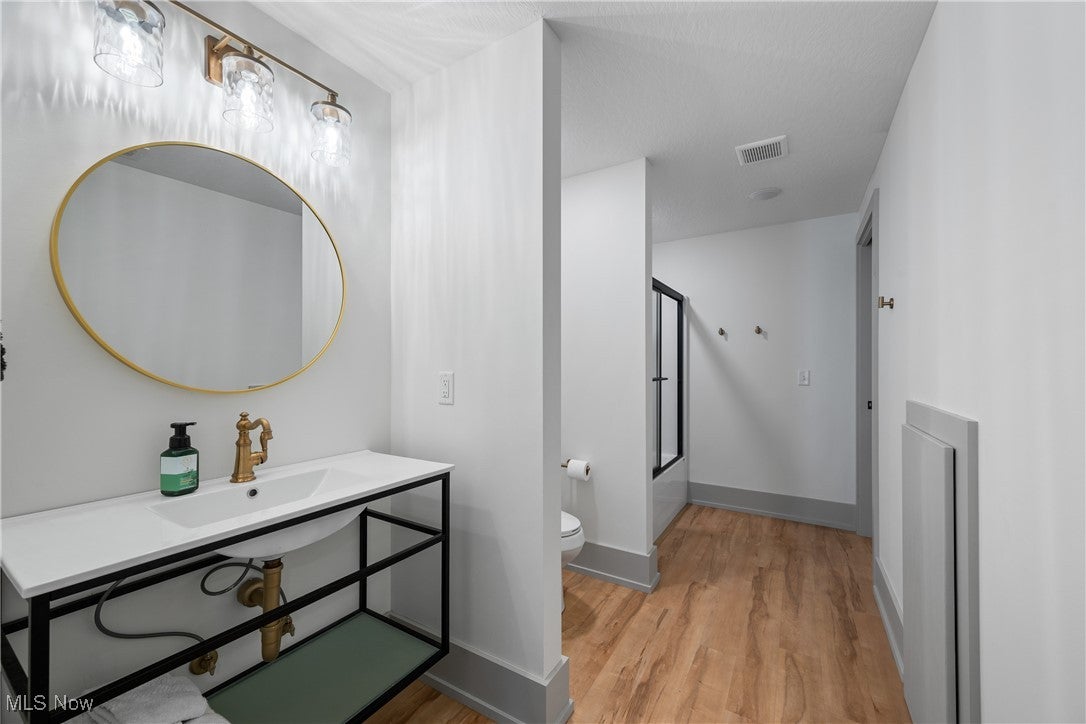 New Franklin, Ohio, 44216, United States, 6 Bedrooms Bedrooms, ,6 BathroomsBathrooms,Residential,Active,2001066