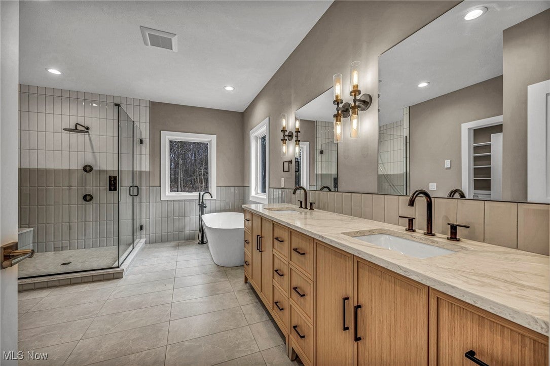 Shaker Heights, Ohio, 44122, United States, 6 Bedrooms Bedrooms, ,5 BathroomsBathrooms,Residential,Active,1909081