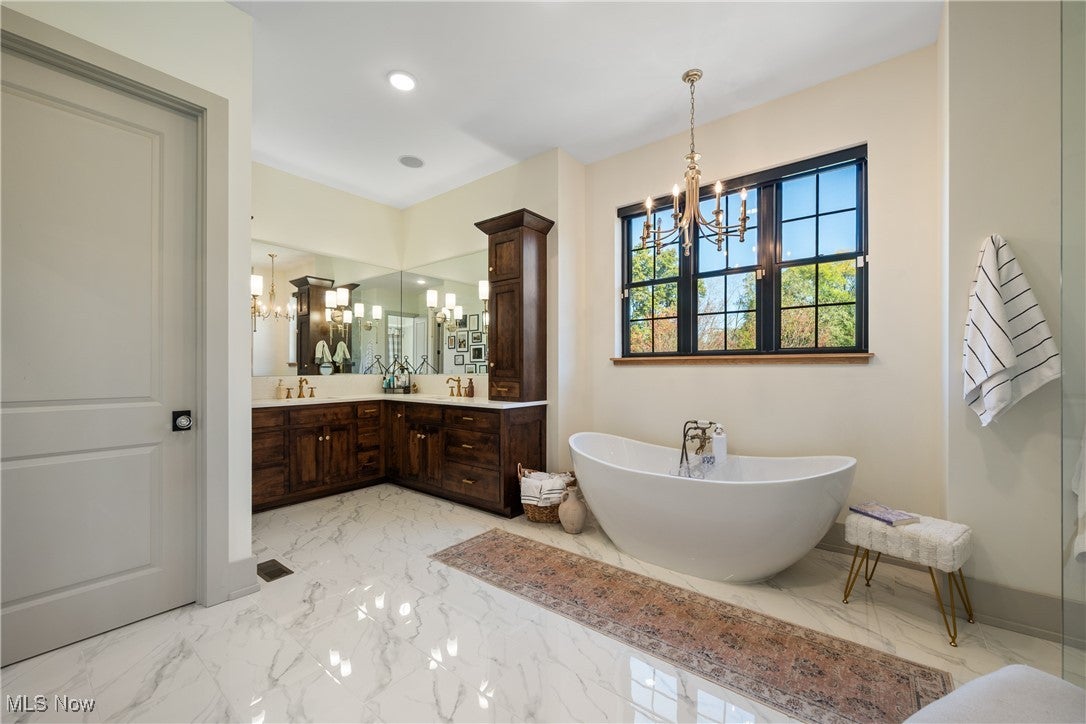 New Franklin, Ohio, 44216, United States, 6 Bedrooms Bedrooms, ,6 BathroomsBathrooms,Residential,Active,2001066