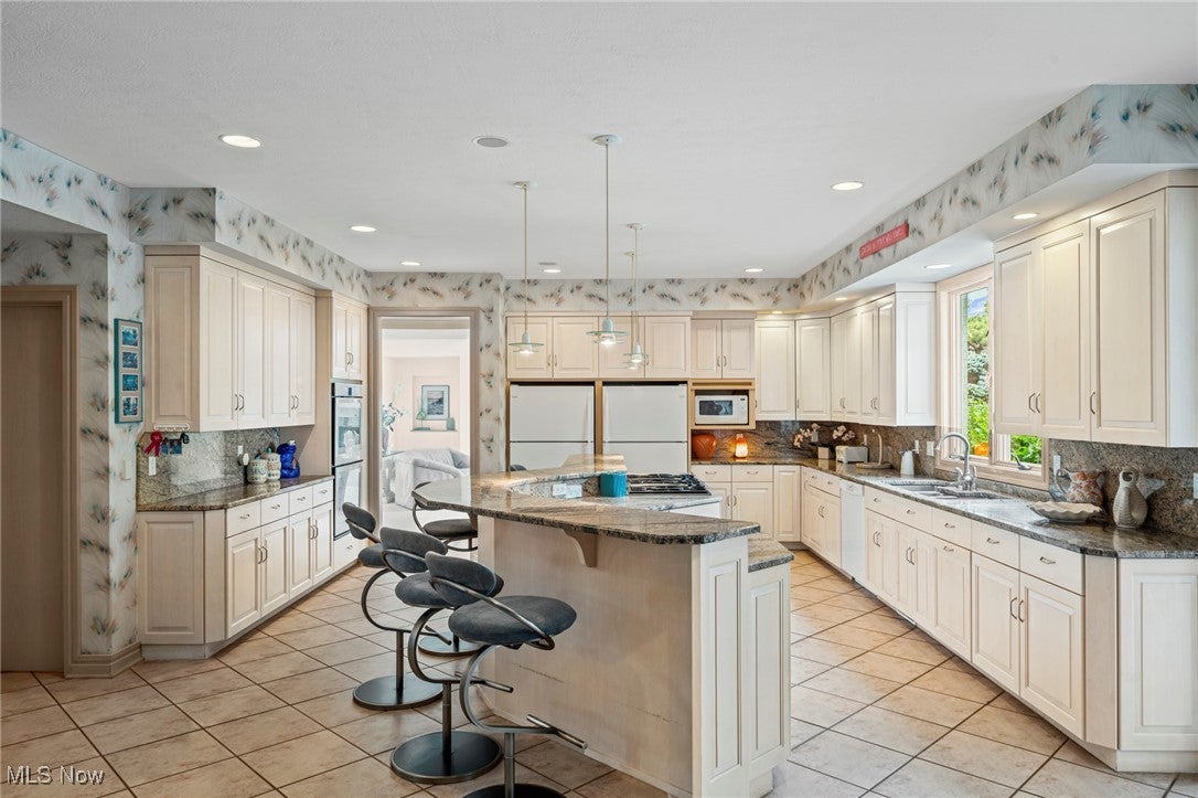 Richfield, Ohio, 44286, United States, 8 Bedrooms Bedrooms, ,9 BathroomsBathrooms,Residential,Active,1919074