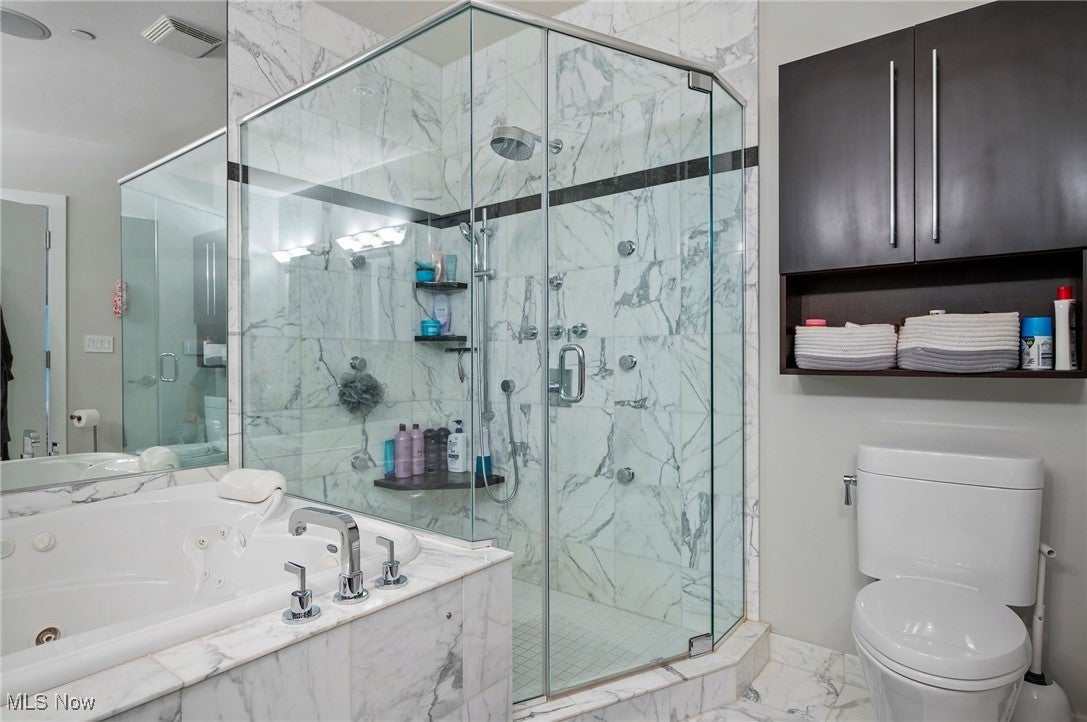 Cleveland, Ohio, 44113, United States, 2 Bedrooms Bedrooms, ,3 BathroomsBathrooms,Residential,Active,1839749