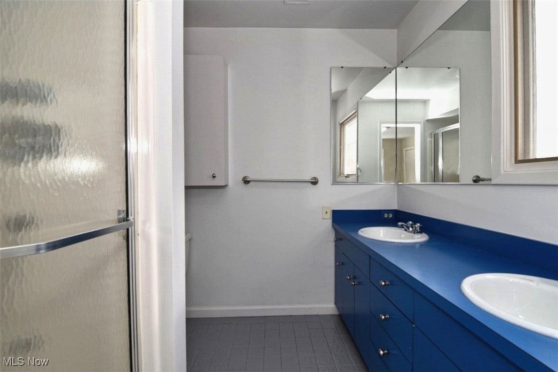 Shaker Heights, Ohio, 44122, United States, 4 Bedrooms Bedrooms, ,5 BathroomsBathrooms,Residential,Contingent,2007147