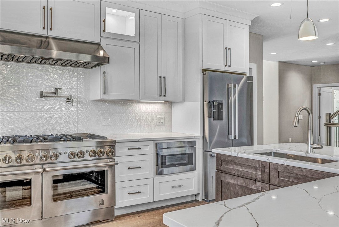 Aurora, Ohio, 44202, United States, 6 Bedrooms Bedrooms, ,5 BathroomsBathrooms,Residential,Active,1909651