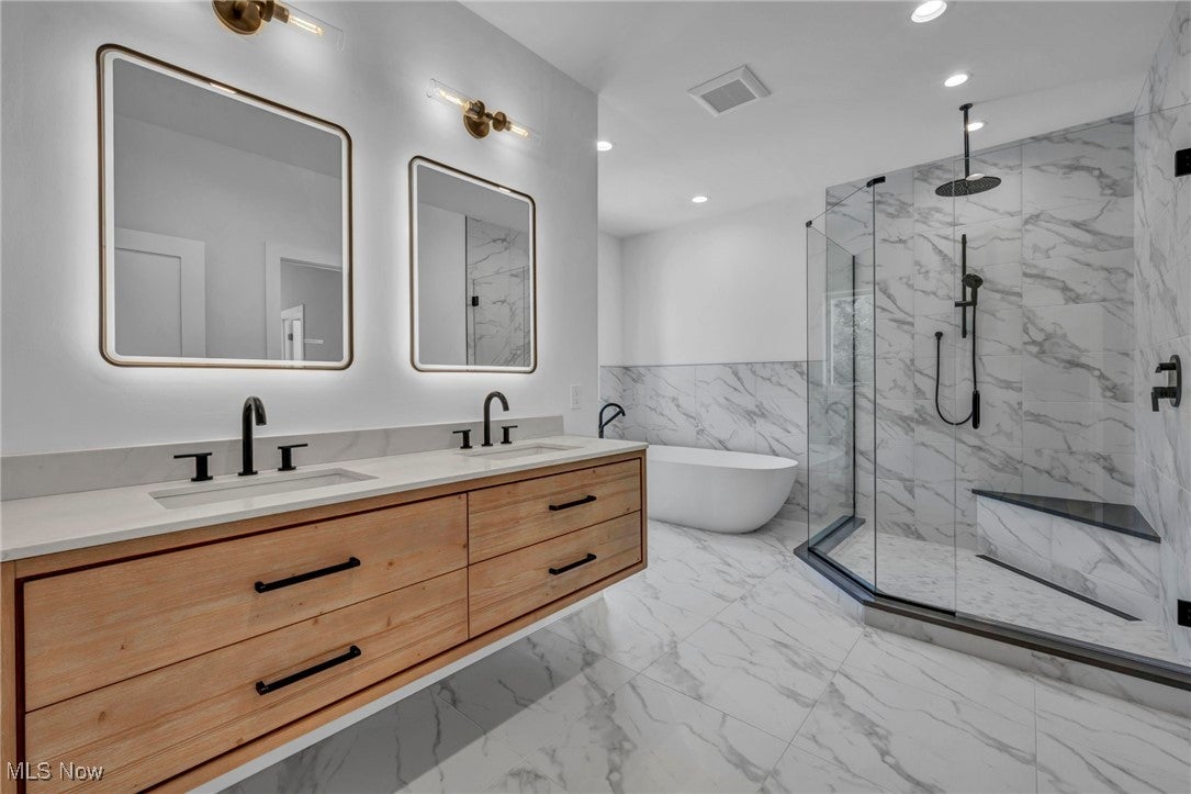 Aurora, Ohio, 44202, United States, 6 Bedrooms Bedrooms, ,5 BathroomsBathrooms,Residential,Active,1909651