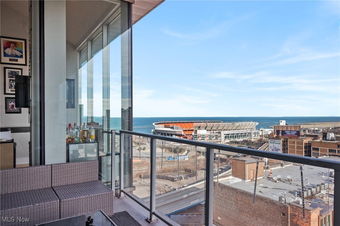 Cleveland, Ohio, 44113, United States, 2 Bedrooms Bedrooms, ,3 BathroomsBathrooms,Residential,Active,1839749