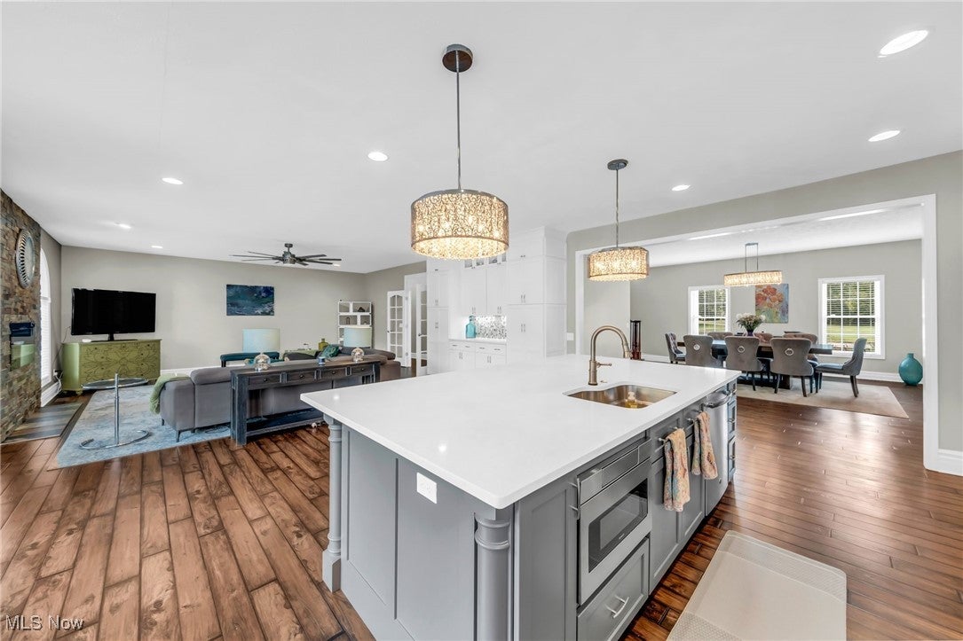 Amherst, Ohio, 44001, United States, 9 Bedrooms Bedrooms, ,6 BathroomsBathrooms,Residential,Active,1941346