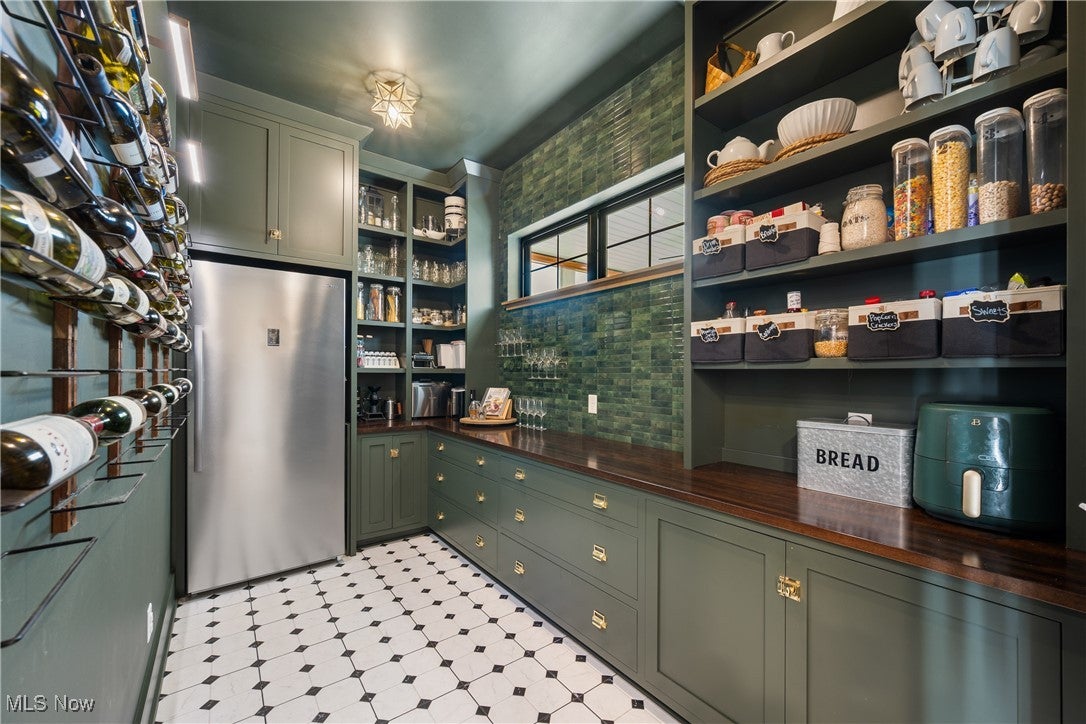 New Franklin, Ohio, 44216, United States, 6 Bedrooms Bedrooms, ,6 BathroomsBathrooms,Residential,Active,1989782