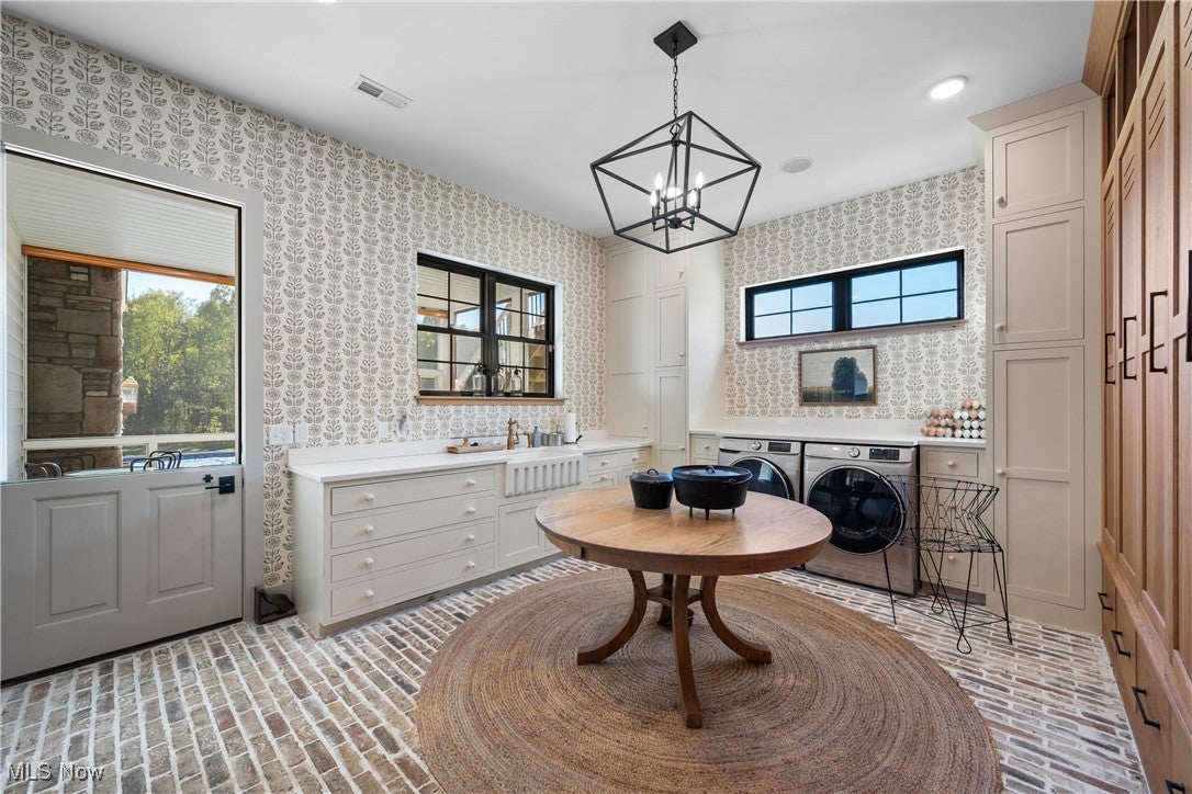 New Franklin, Ohio, 44216, United States, 6 Bedrooms Bedrooms, ,6 BathroomsBathrooms,Residential,Active,1989782