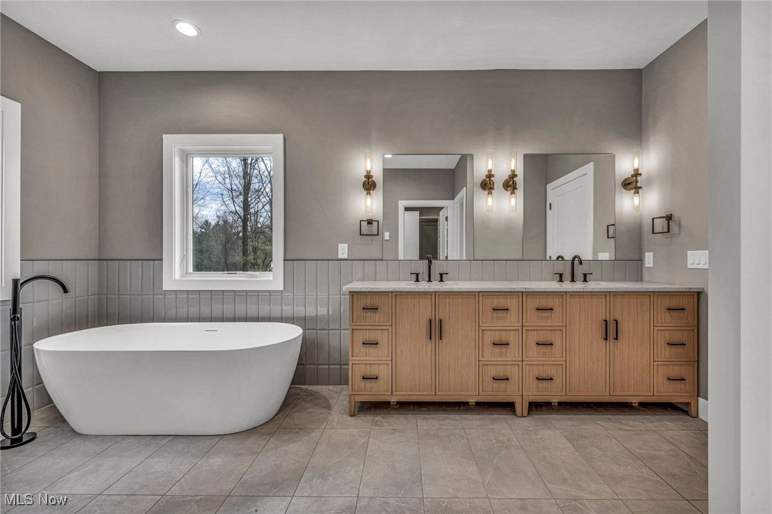 Orange Village, Ohio, 44022, United States, ,6 BathroomsBathrooms,Residential,Contingent,1828967