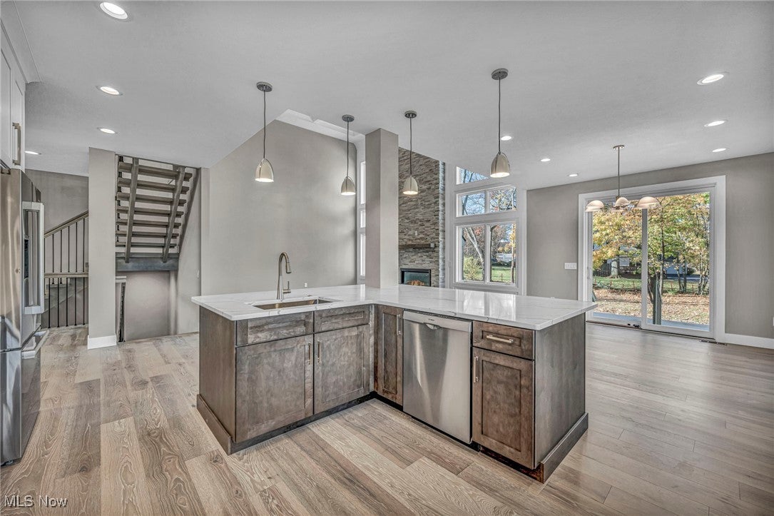 Aurora, Ohio, 44202, United States, 6 Bedrooms Bedrooms, ,5 BathroomsBathrooms,Residential,Active,1909651