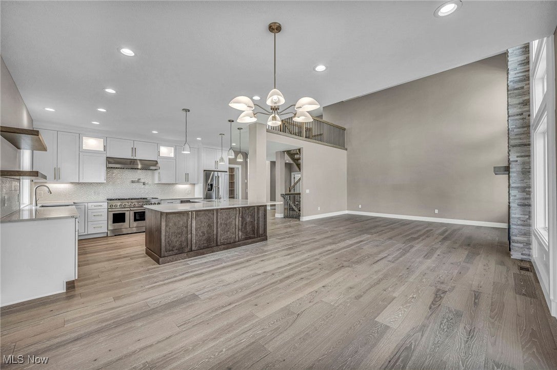 Aurora, Ohio, 44202, United States, 6 Bedrooms Bedrooms, ,5 BathroomsBathrooms,Residential,Active,1909651