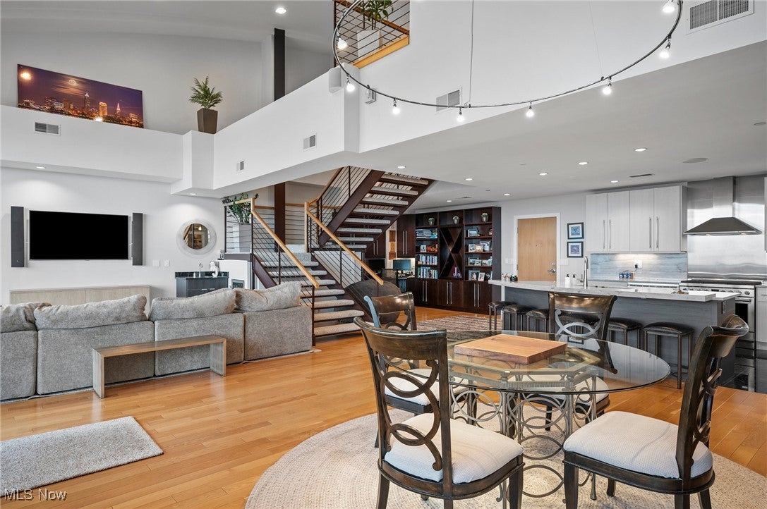 Cleveland, Ohio, 44113, United States, 2 Bedrooms Bedrooms, ,3 BathroomsBathrooms,Residential,Active,1839749