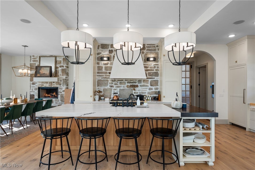 New Franklin, Ohio, 44216, United States, 6 Bedrooms Bedrooms, ,6 BathroomsBathrooms,Residential,Active,1989782