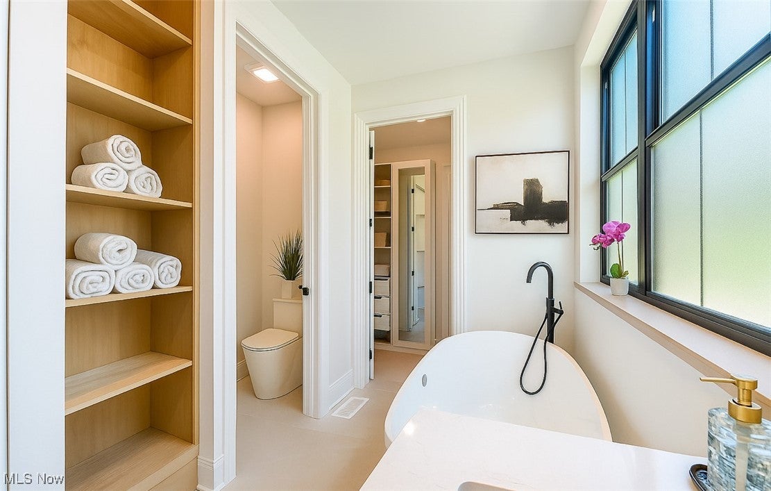 Westlake, Ohio, 44145, United States, 5 Bedrooms Bedrooms, ,6 BathroomsBathrooms,Residential,Active,1988431