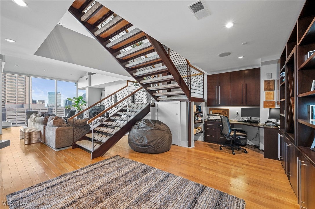 Cleveland, Ohio, 44113, United States, 2 Bedrooms Bedrooms, ,3 BathroomsBathrooms,Residential,Active,1839749