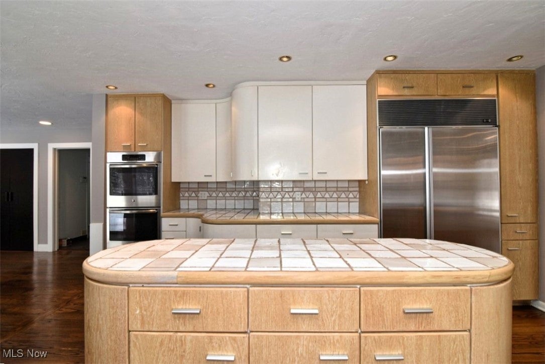 Shaker Heights, Ohio, 44122, United States, 4 Bedrooms Bedrooms, ,5 BathroomsBathrooms,Residential,Contingent,2007147