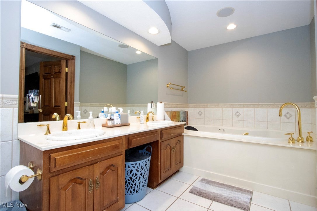 Wooster, Ohio, 44691, United States, 6 Bedrooms Bedrooms, ,9 BathroomsBathrooms,Residential,Active,1988412