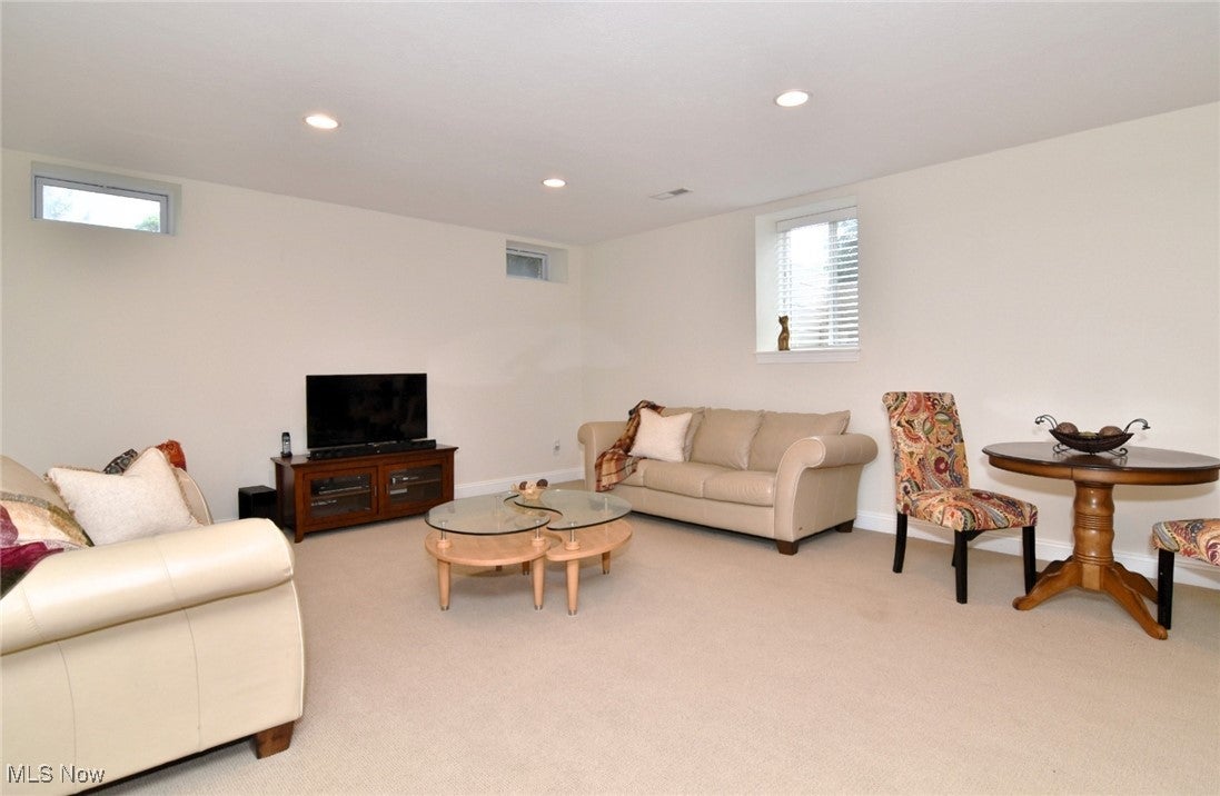 Chagrin Falls, Ohio, 44023, United States, 5 Bedrooms Bedrooms, ,5 BathroomsBathrooms,Residential,Active,1929410