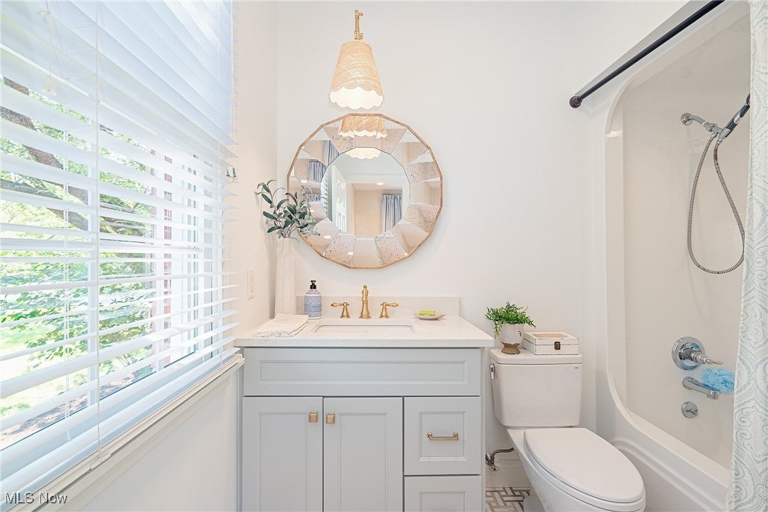 Marietta, Ohio, 45750, United States, ,6 BathroomsBathrooms,Residential,Active,1824493