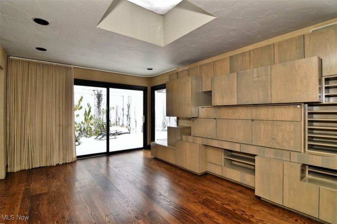 Shaker Heights, Ohio, 44122, United States, 4 Bedrooms Bedrooms, ,5 BathroomsBathrooms,Residential,Contingent,2007147