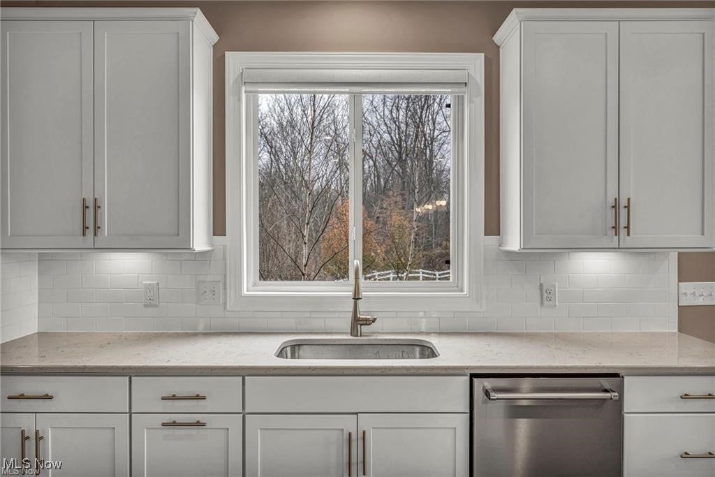 Chagrin Falls, Ohio, 44022, United States, 3 Bedrooms Bedrooms, ,4 BathroomsBathrooms,Residential,Active,1945059
