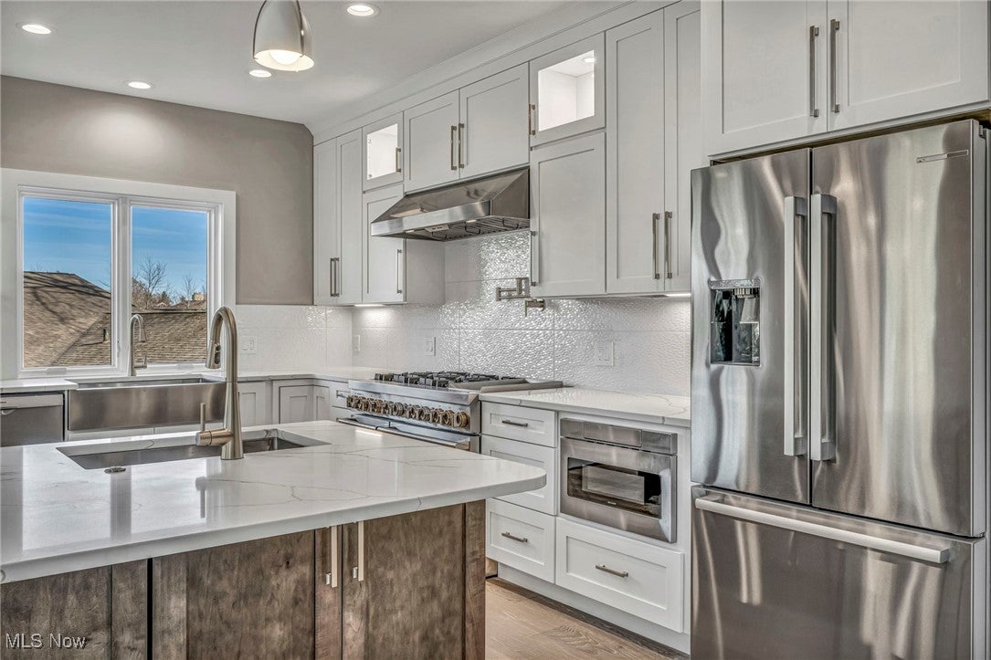 Aurora, Ohio, 44202, United States, 6 Bedrooms Bedrooms, ,5 BathroomsBathrooms,Residential,Active,1909651