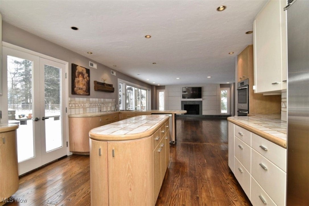 Shaker Heights, Ohio, 44122, United States, 4 Bedrooms Bedrooms, ,5 BathroomsBathrooms,Residential,Contingent,2007147